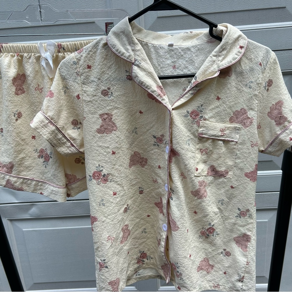 Floral Cream Women’s Pajamas Set